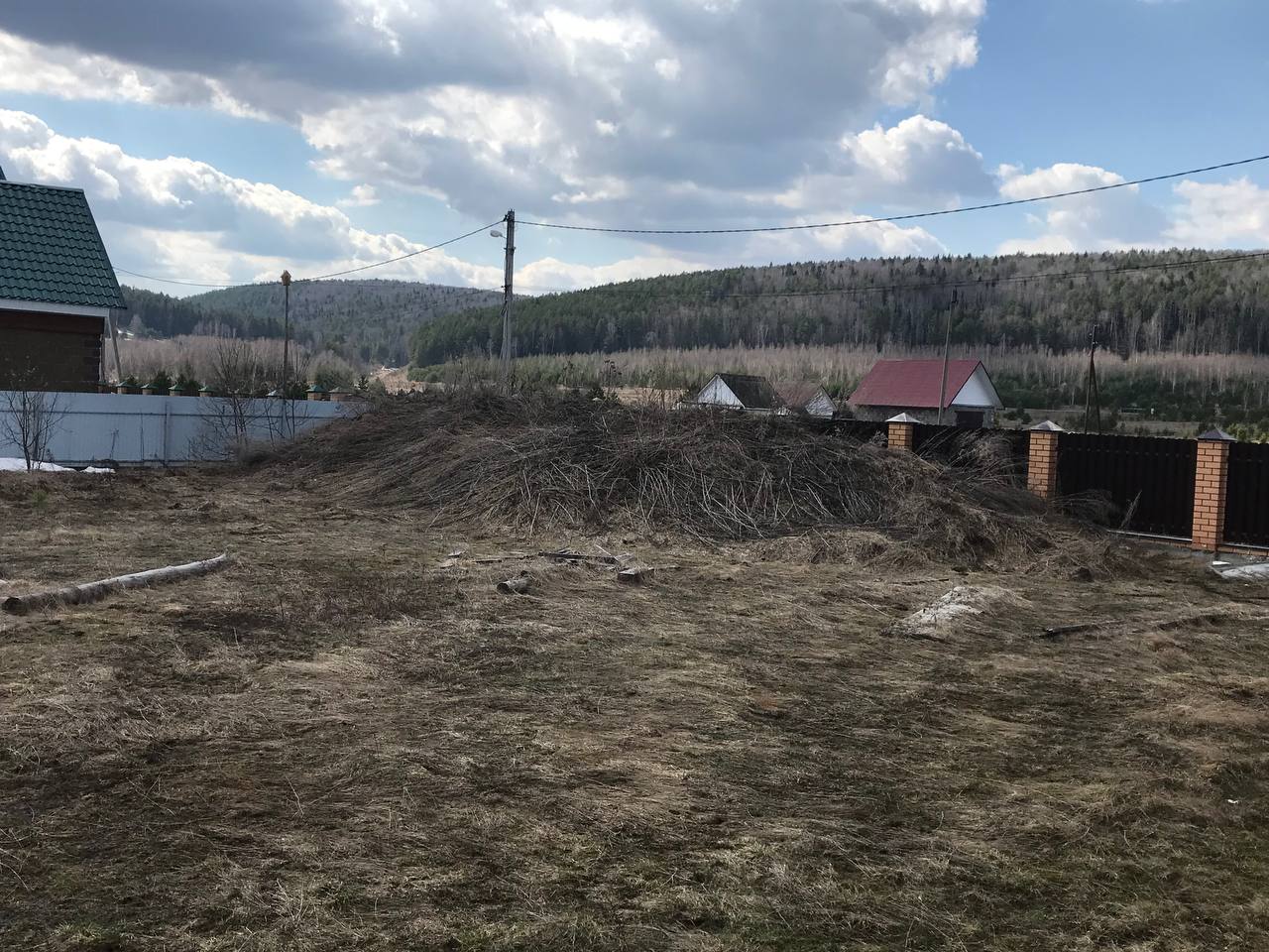 Участок у дома: до
